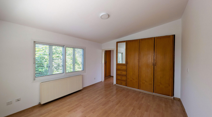 Image No.17-3 Bed House for sale
