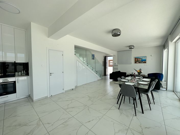 Image No.7-3 Bed House for sale