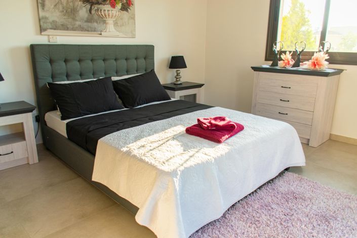 Image No.15-2 Bed House for sale