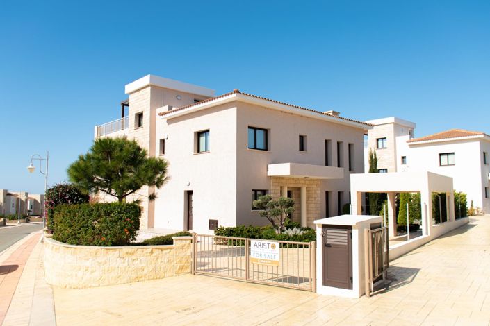 Image No.3-2 Bed House for sale