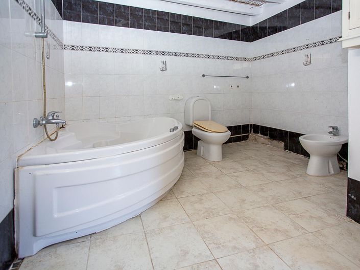 Image No.13-2 Bed House for sale