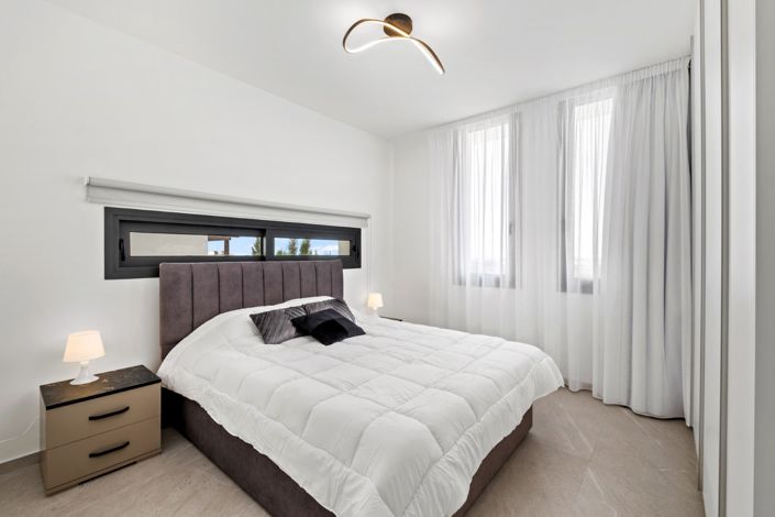 Image No.16-4 Bed House for sale