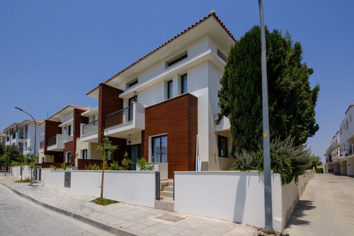 Image No.3-4 Bed House for sale