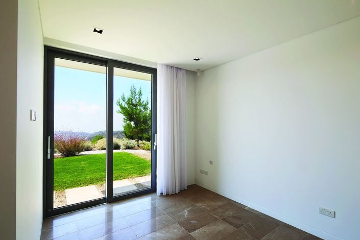 Image No.18-4 Bed House for sale
