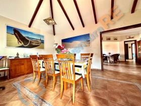 Image No.1-3 Bed Villa / Detached for sale