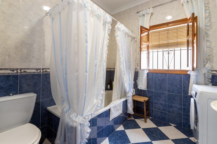 Image No.10-3 Bed Villa / Detached for sale