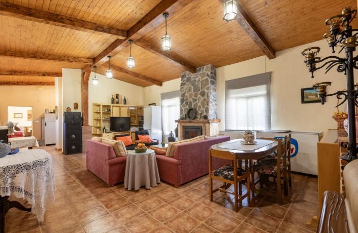 Image No.11-3 Bed Country House for sale