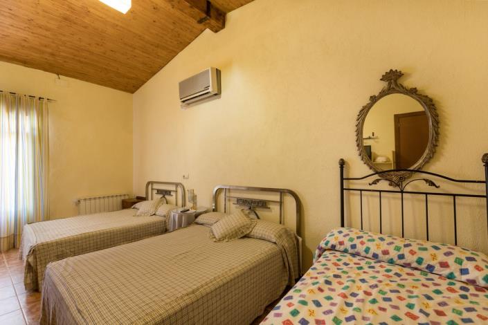 Image No.12-3 Bed Country House for sale