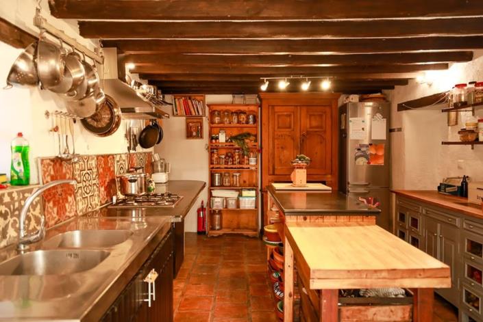 Image No.14-10 Bed Commercial for sale