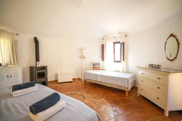 Image No.22-10 Bed Commercial for sale