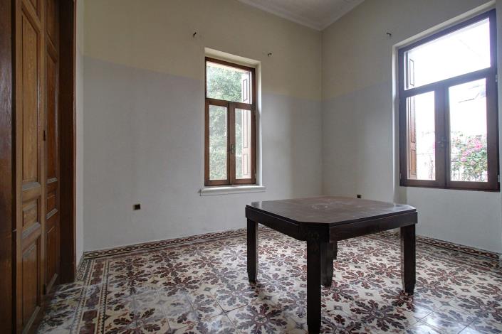 Image No.10-3 Bed House for sale