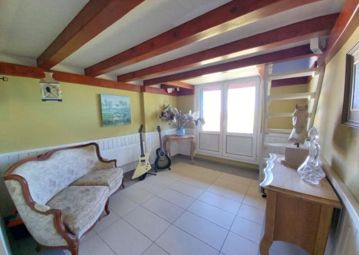 Image No.10-3 Bed Apartment for sale