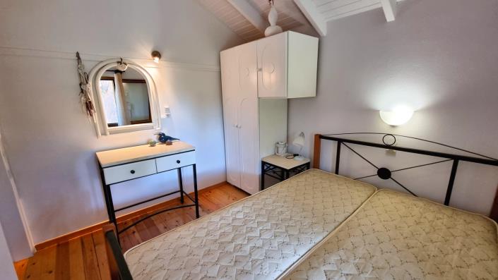 Image No.8-2 Bed House for sale