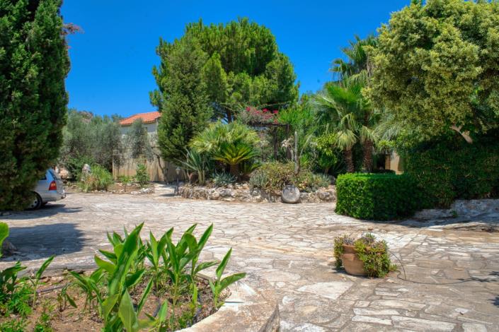 Image No.13-2 Bed House for sale