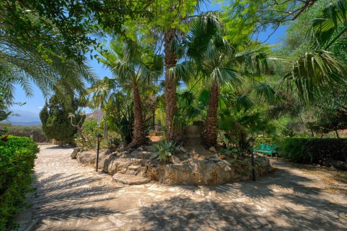 Image No.17-2 Bed House for sale