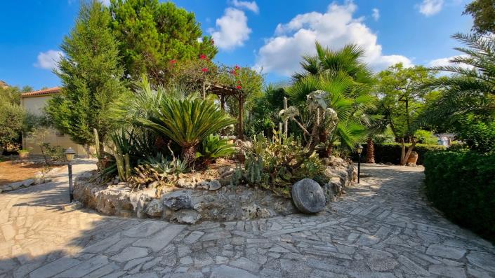 Image No.27-2 Bed House for sale