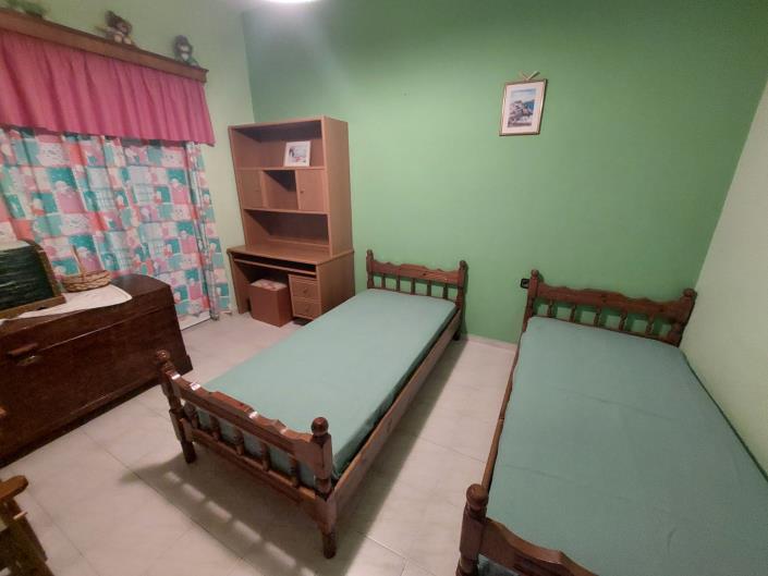 Image No.10-3 Bed House for sale