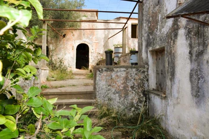 Image No.12-2 Bed House for sale