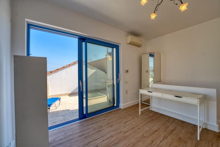 Image No.18-2 Bed Maisonette for sale