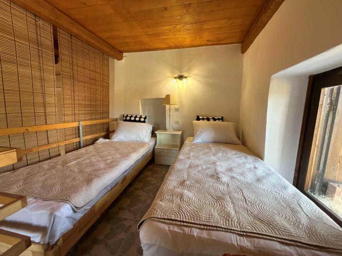 Image No.12-1 Bed House for sale