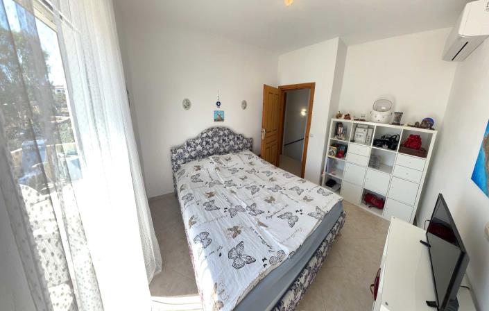 Image No.16-2 Bed Semi-Detached for sale