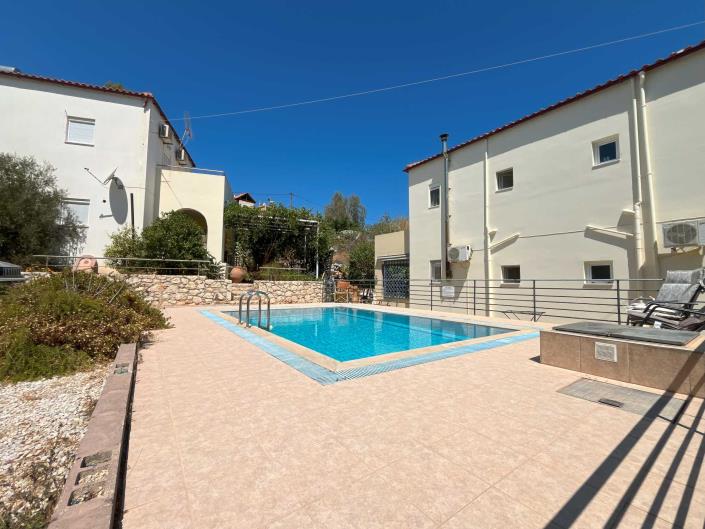 Image No.42-2 Bed Semi-Detached for sale