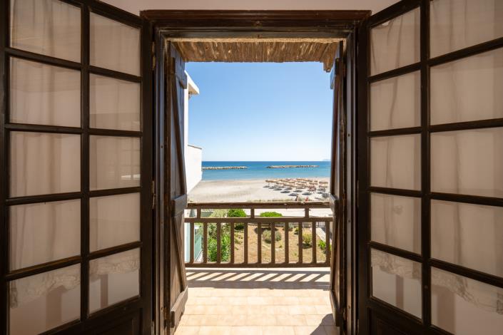 Image No.20-4 Bed House for sale