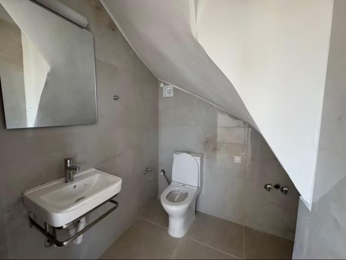 Image No.22-3 Bed House for sale