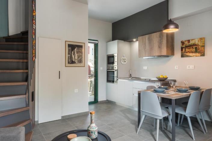 Image No.10-1 Bed Townhouse for sale