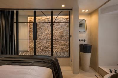 Property-for-sale-in-the-old-town-of-Chania-Crete--1-