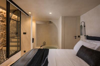 Property-for-sale-in-the-old-town-of-Chania-Crete--6-