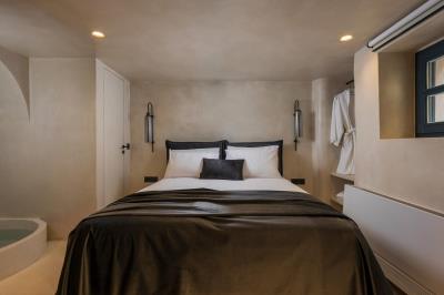 Property-for-sale-in-the-old-town-of-Chania-Crete--5-