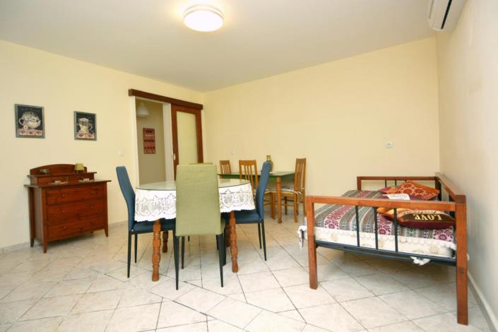 Image No.19-1 Bed House for sale