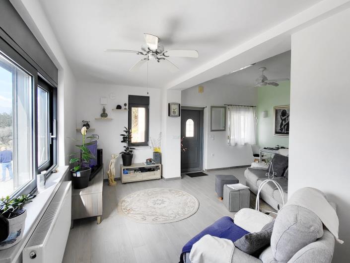 Image No.11-2 Bed House for sale