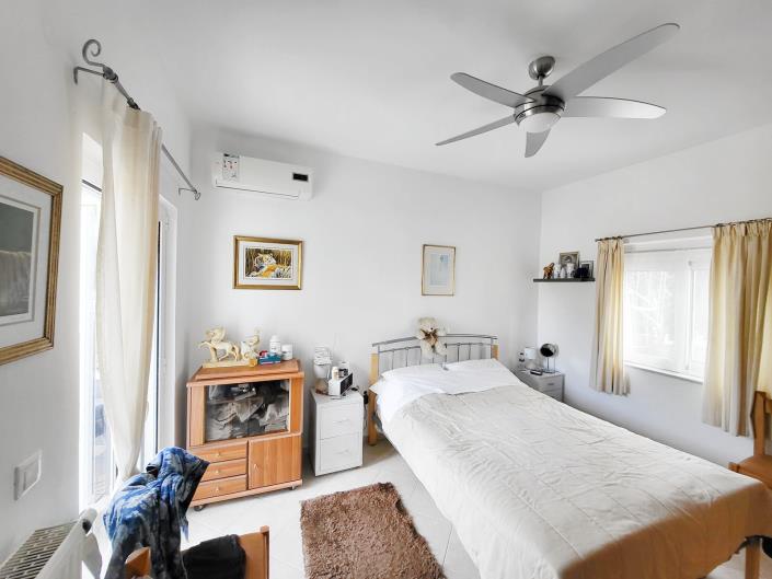 Image No.12-2 Bed House for sale
