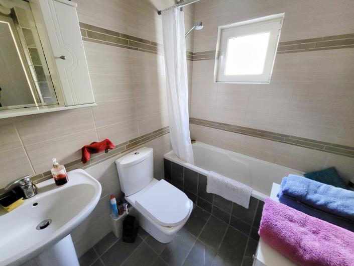 Image No.15-2 Bed House for sale