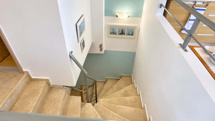 Image No.9-2 Bed Maisonette for sale