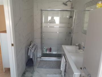 Ensuite-to-bedroom-4-Juan