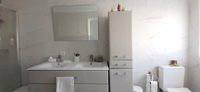Ensuite-to-bedroom-4--1-
