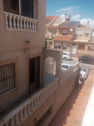 Image No.1-4 Bed Townhouse for sale
