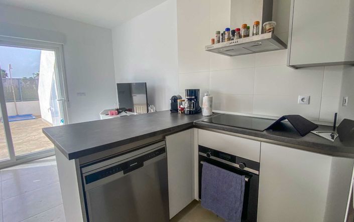 Image No.16-2 Bed Semi-Detached for sale