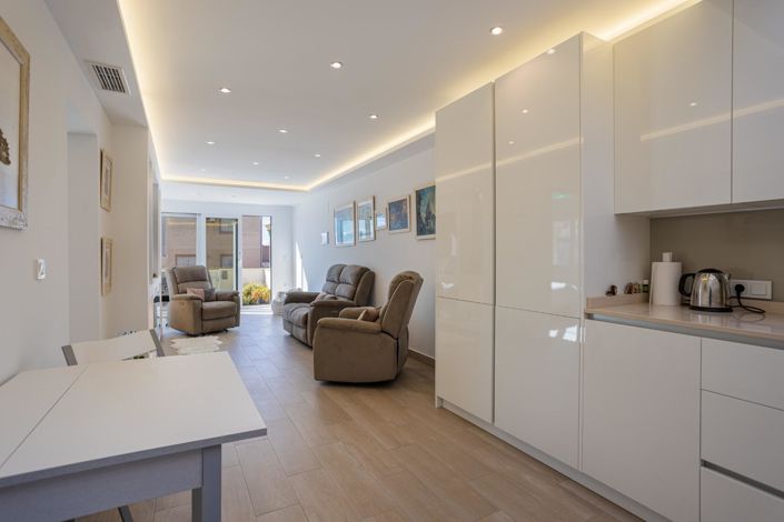 Image No.13-2 Bed House for sale