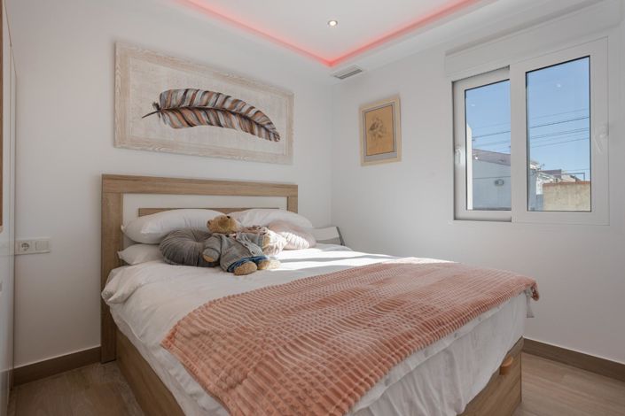 Image No.15-2 Bed House for sale