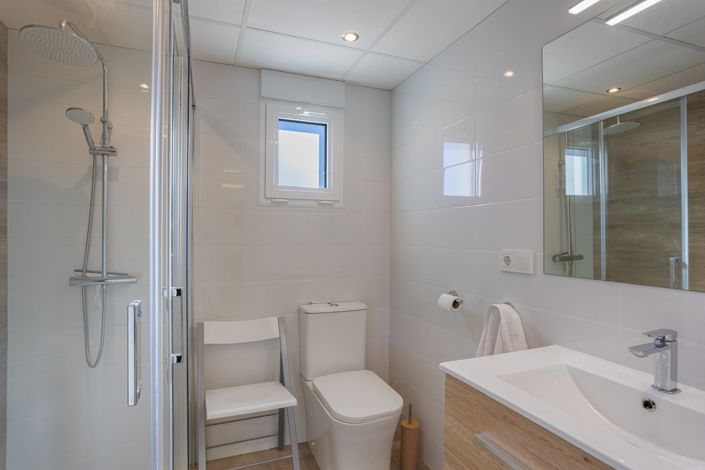 Image No.17-2 Bed House for sale