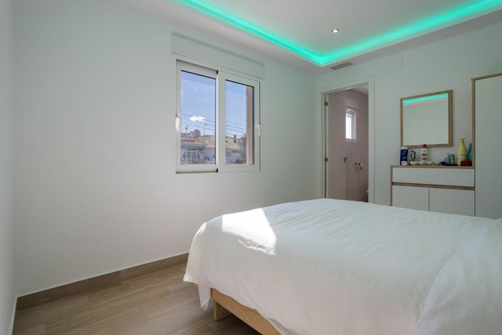 Image No.18-2 Bed House for sale