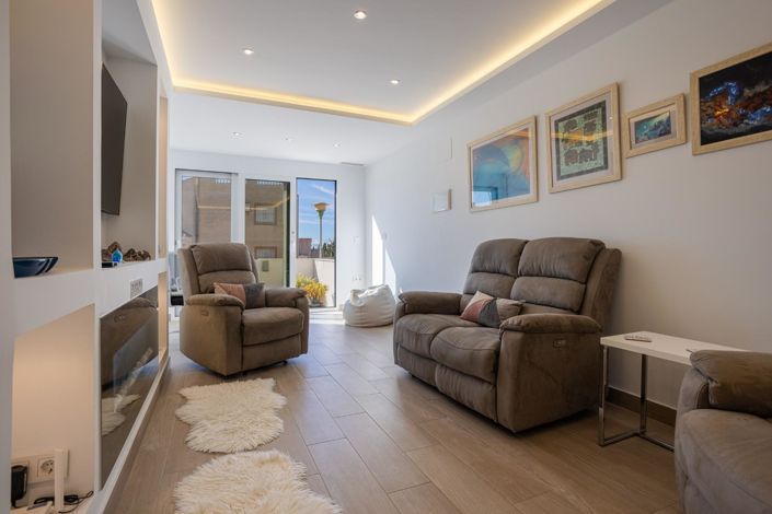 Image No.4-2 Bed House for sale