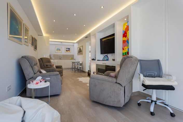 Image No.5-2 Bed House for sale