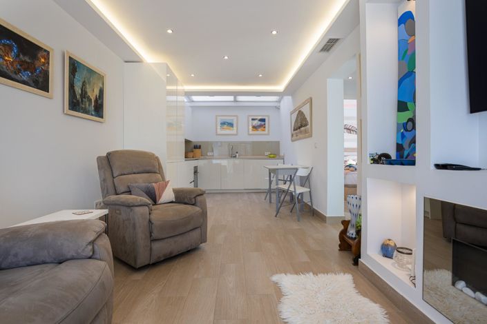 Image No.7-2 Bed House for sale