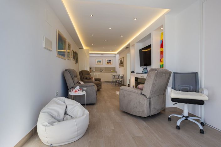 Image No.8-2 Bed House for sale