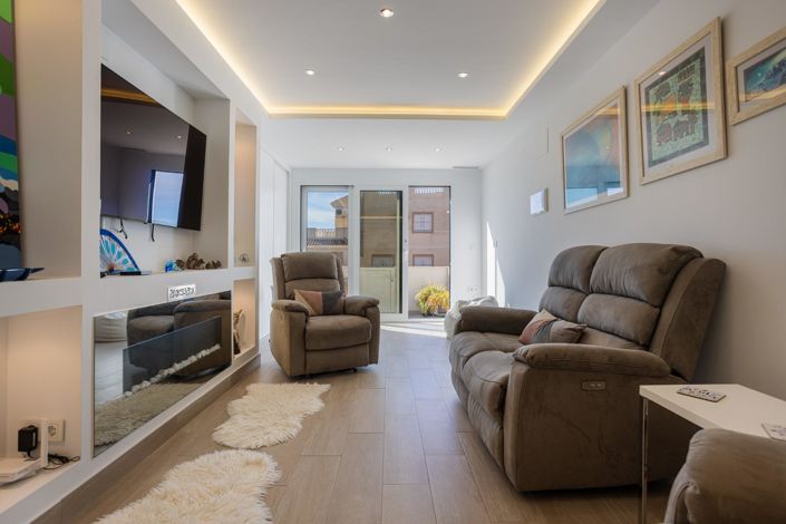 Image No.9-2 Bed House for sale